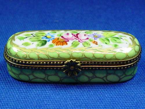 LARGE GREEN NEEDLE BOX